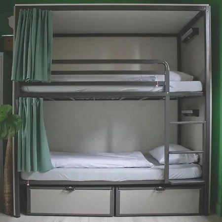 الشباب روم بيت شباب